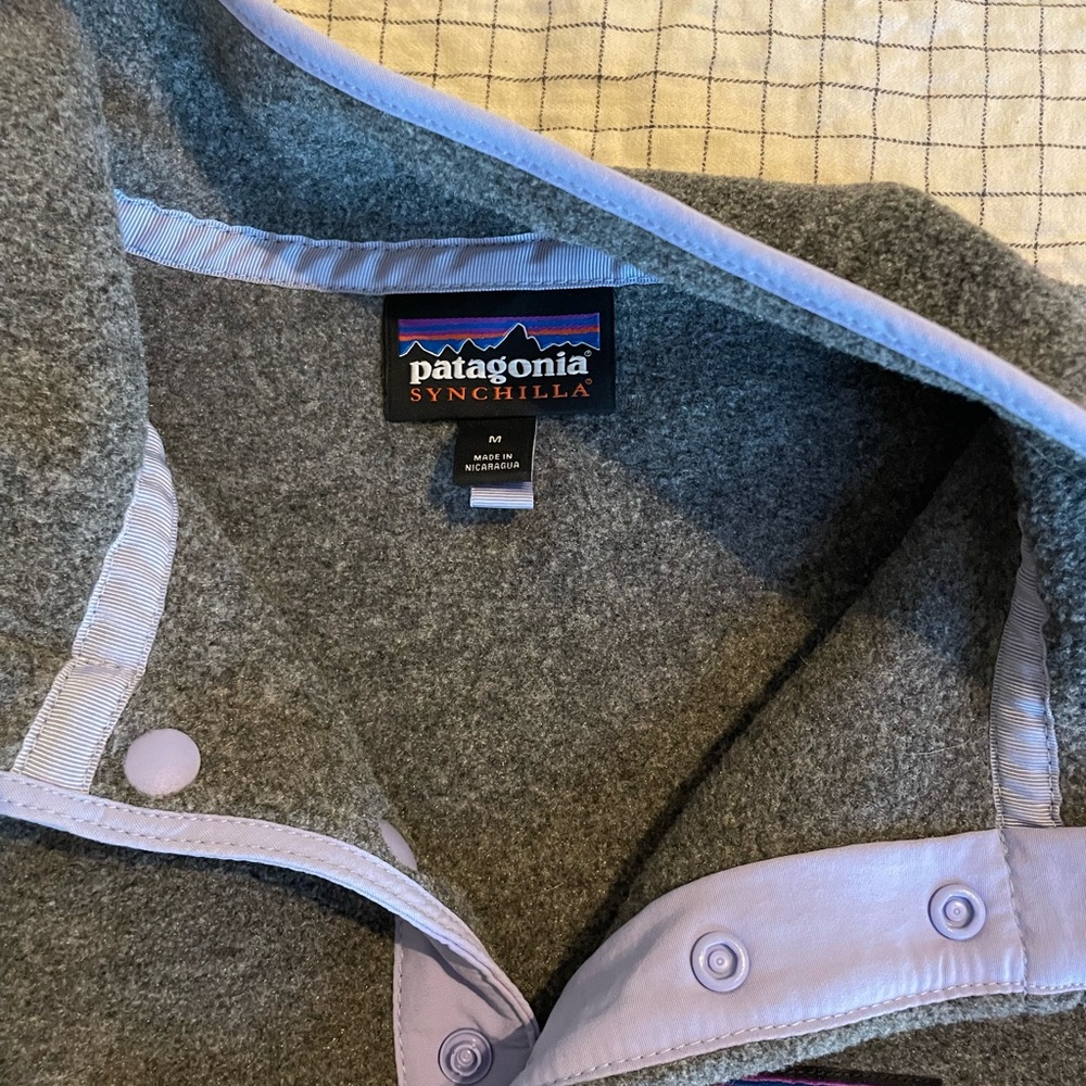 Patagonia Women’s Lightweight Synchilla Snap-T Fleece Pullover - Picture 2 of 2